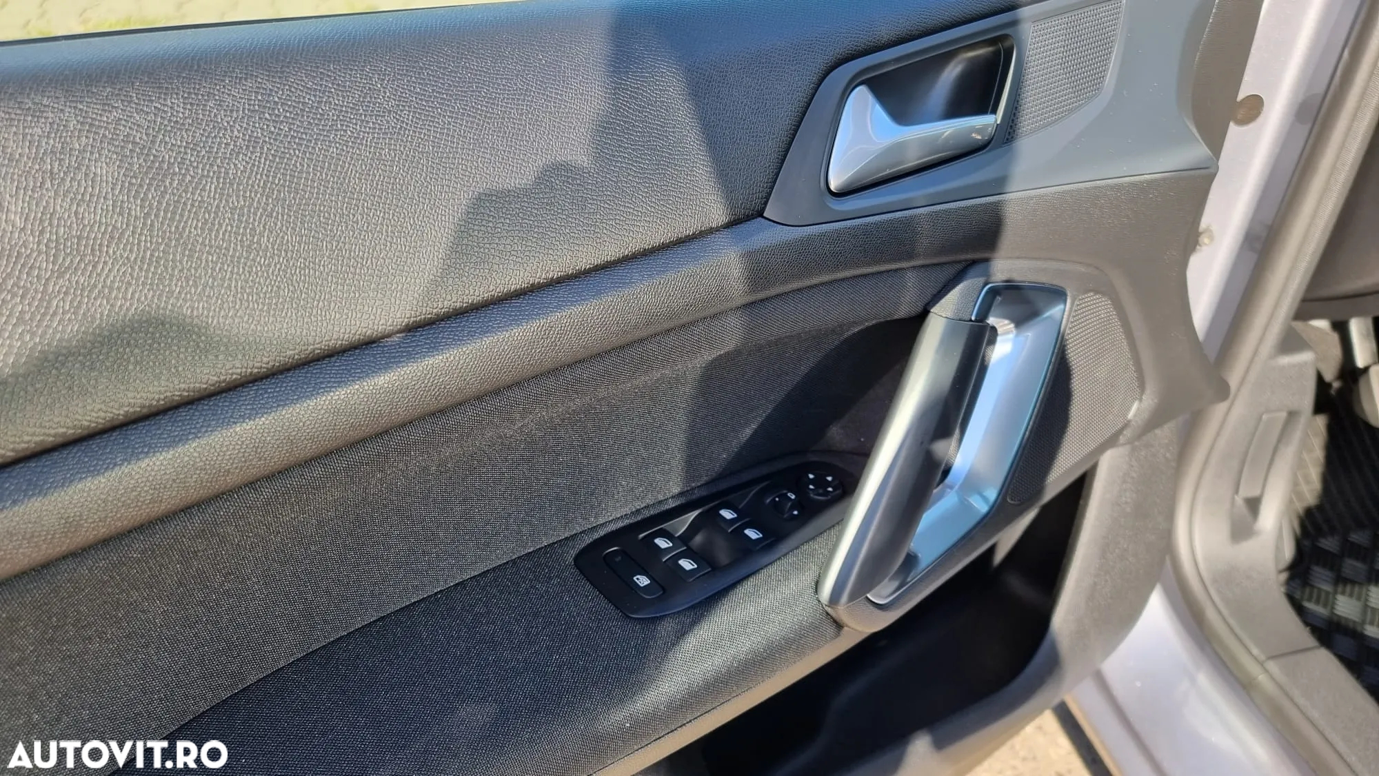 Peugeot 308 1.2 L PureTech Turbo S&S Allure - 15