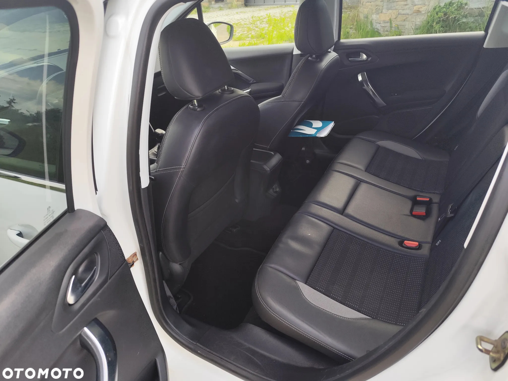 Peugeot 2008 1.6 e-HDi Allure S&S - 8