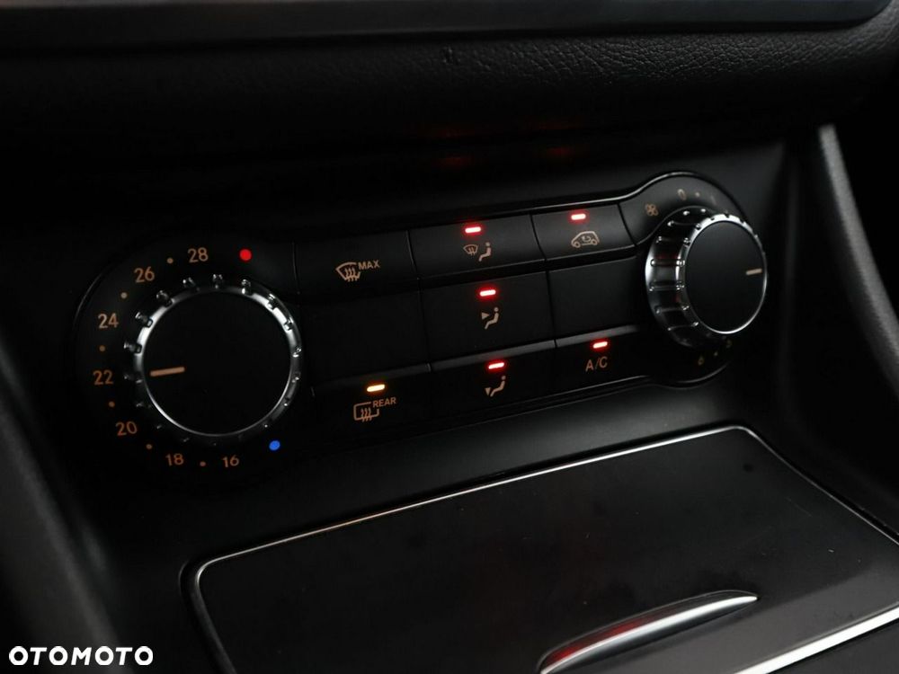 Mercedes-Benz GLA 180 Urban - 27