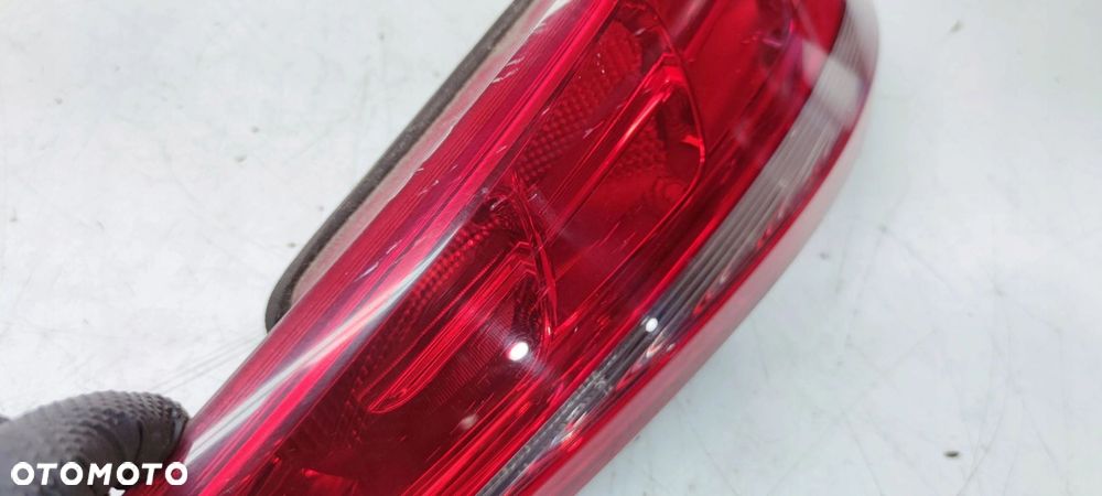 LAMPA PRAWY TYŁ AUDI Q3 8U 8U0945094 ZWYKŁA NA ŻARÓWKI - 1
