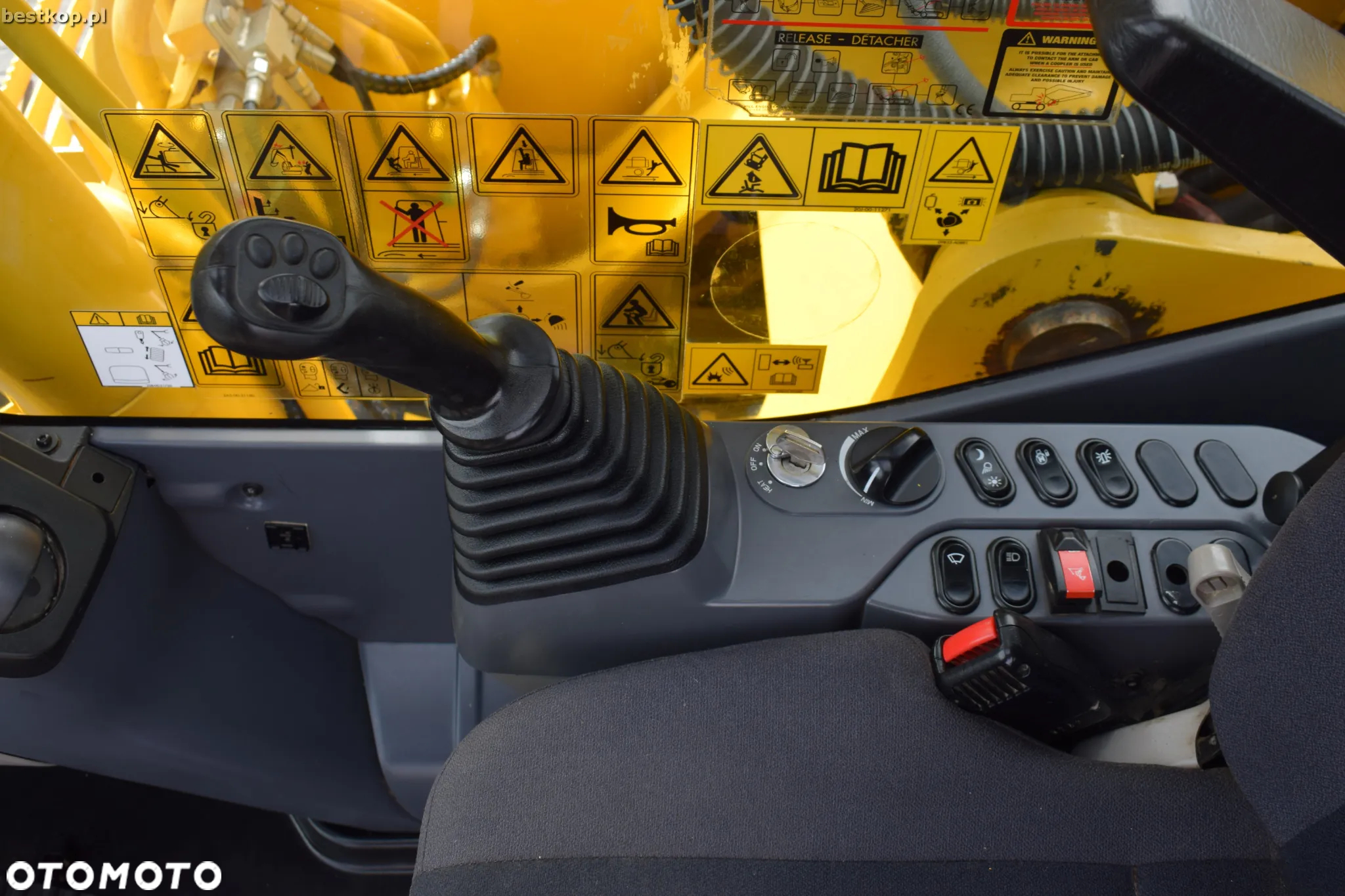 Komatsu PC210LC-11 - 24