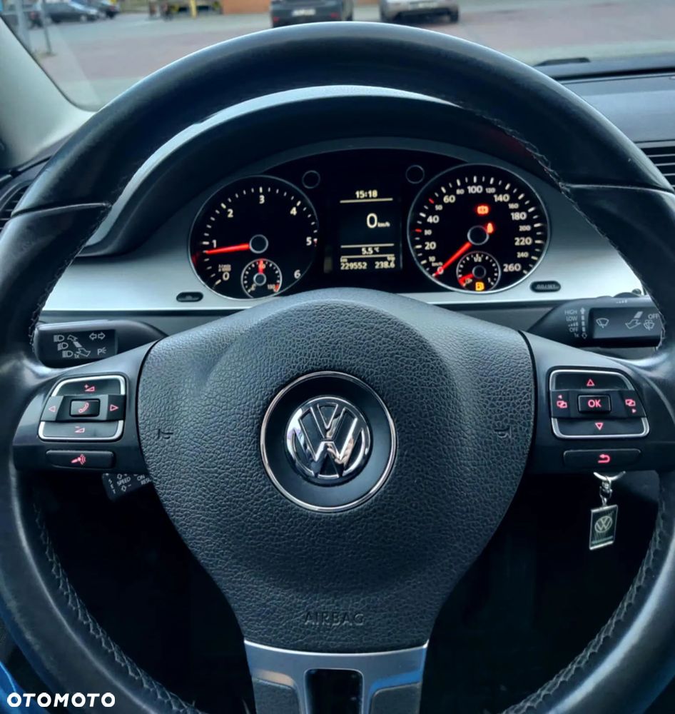Volkswagen Passat 2.0 TDI Comfortline R-Style - 12