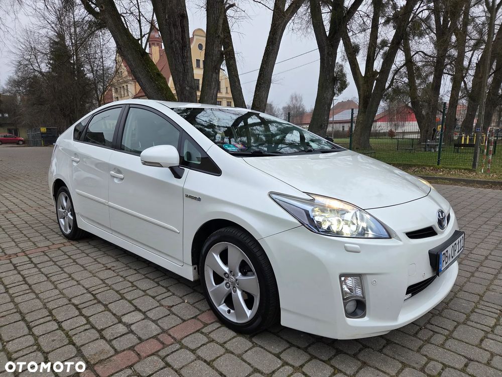 Toyota Prius (Hybrid) Executive - 4