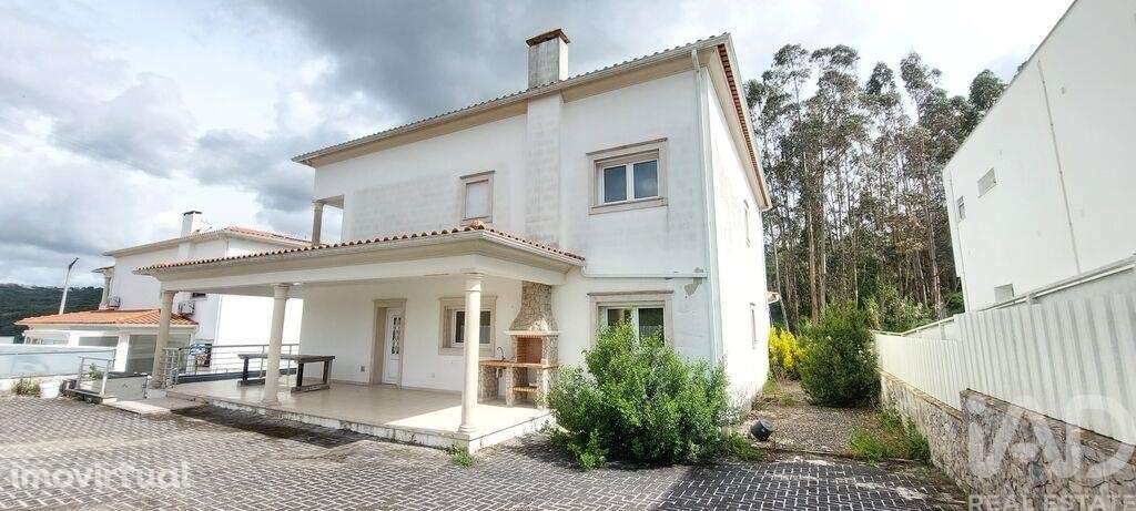 Casa / Villa T5 em Porto de Mós - São João Baptista e São Pedro de 302 - Grande imagem: 2/24