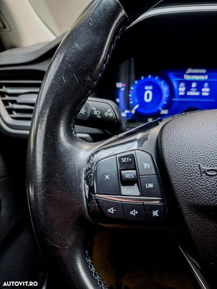Ford Kuga - 17