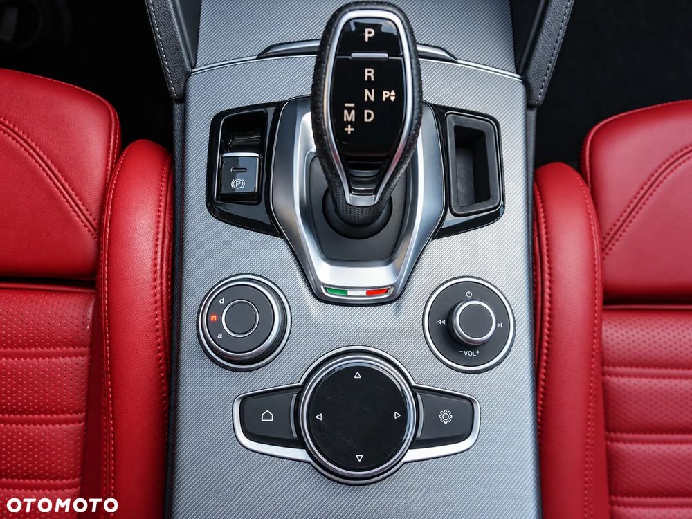 Alfa Romeo Stelvio 2.0 Turbo Veloce Q4 - 25