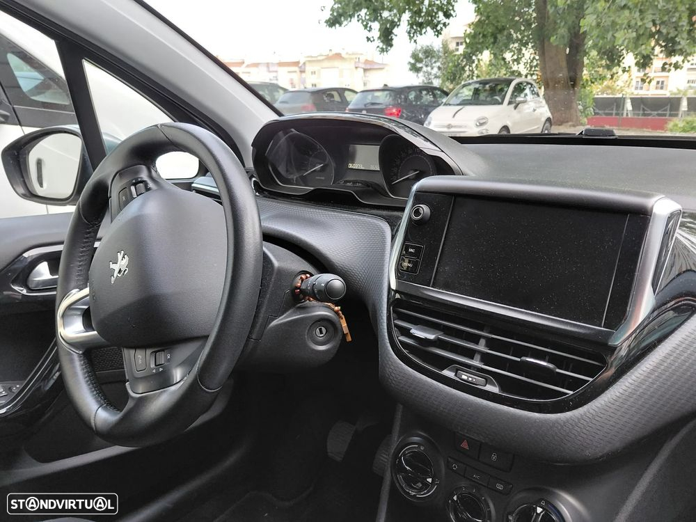 Peugeot 2008 1.2 PureTech Signature - 8