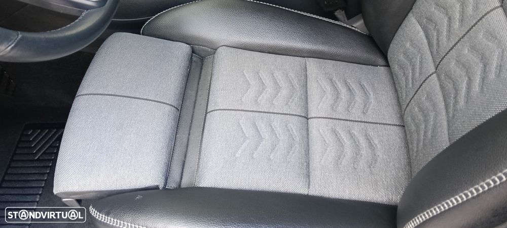 Mercedes-Benz GLA 220 4Matic 7G-DCT Style - 11