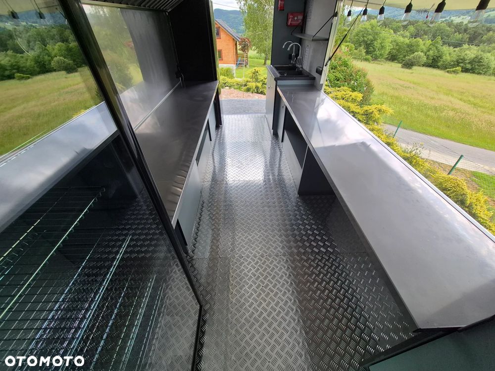Iveco Food Truck Sklep Bar - 18