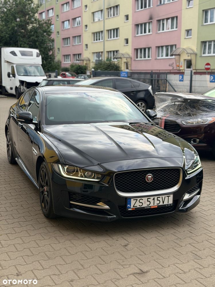 Jaguar XE 2.0 D AWD R-Sport - 16