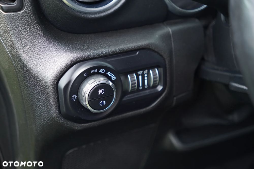 Jeep Wrangler 3.6 Unlim Sahara - 35