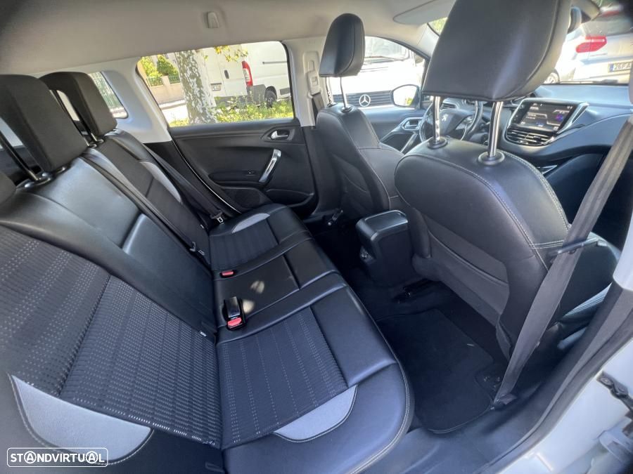 Peugeot 2008 1.6 e-HDi Allure - 24