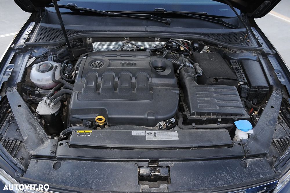 Volkswagen Passat 2.0 TDI DSG Highline - 28