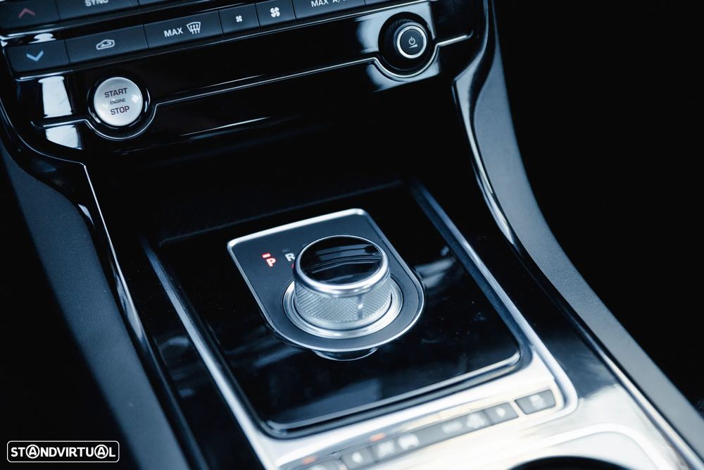 Jaguar XE E-Performance Aut. Prestige - 14