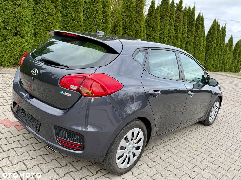 Kia Ceed - 8