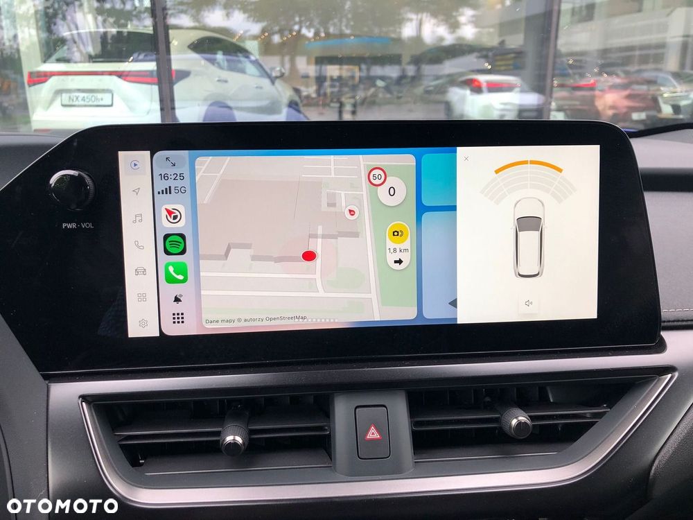 Lexus UX 300h F Sport Design - 17