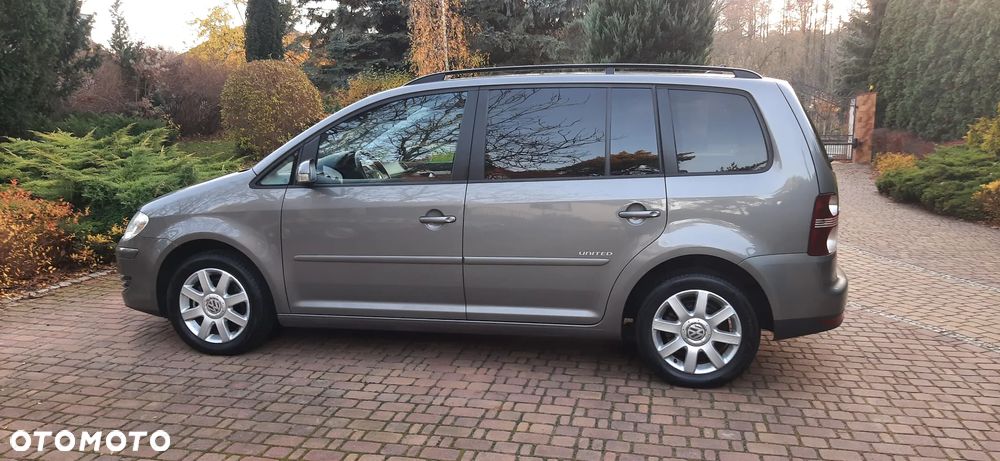 Volkswagen Touran - 4