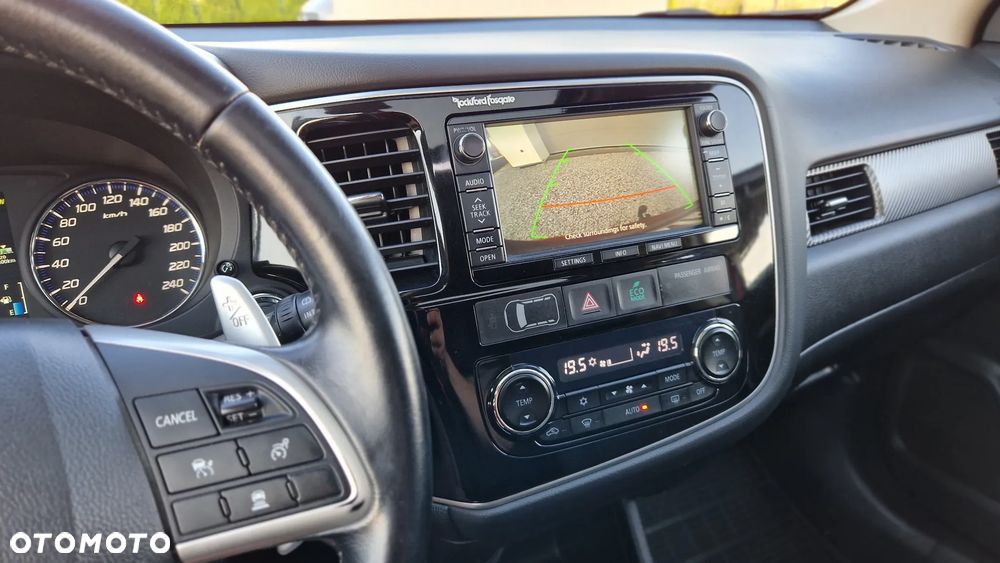 Mitsubishi Outlander 2.2 DID Intense + - 18