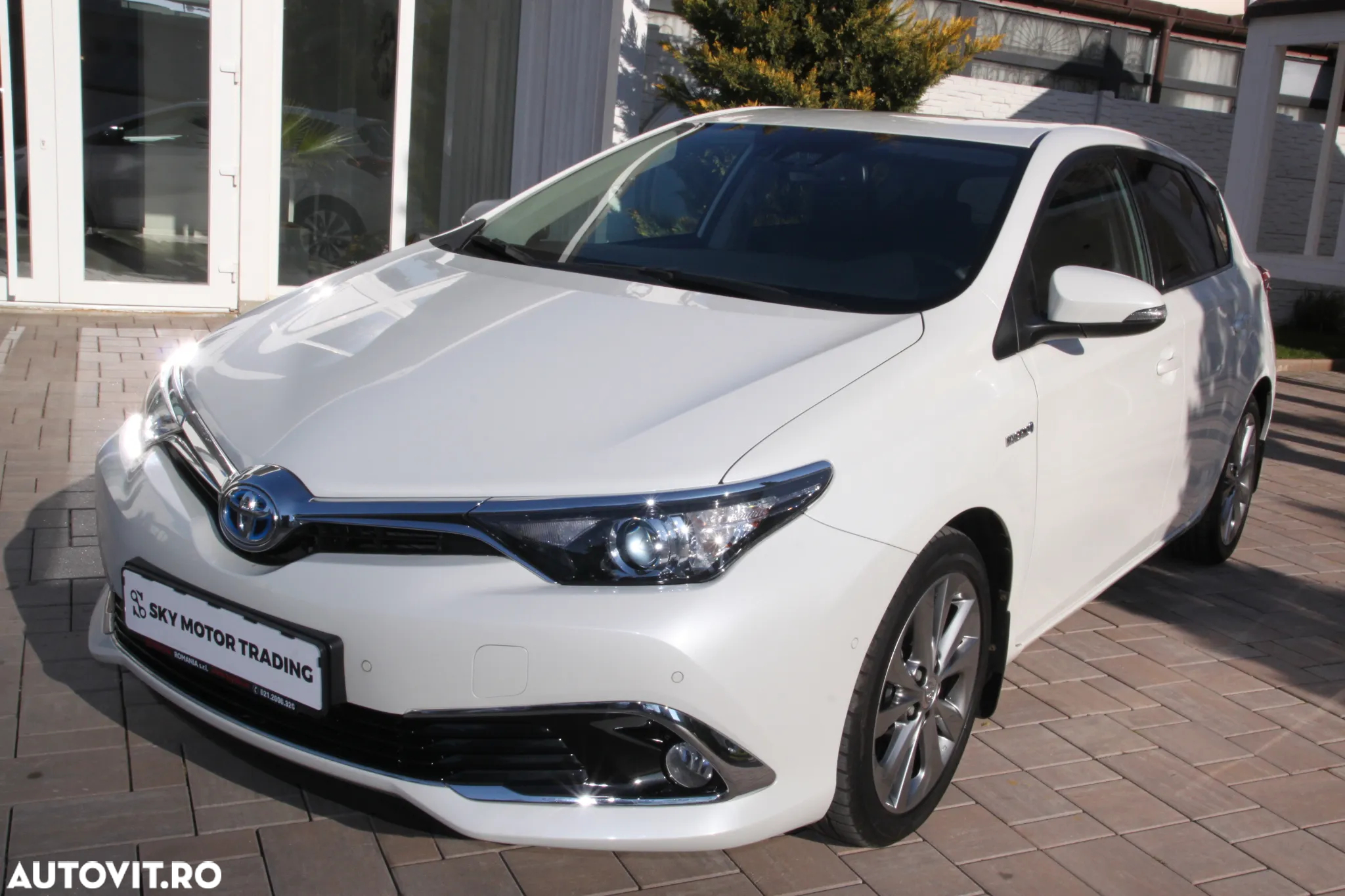 Toyota Auris 1.8 L VVT-i HSD Sol + - 39