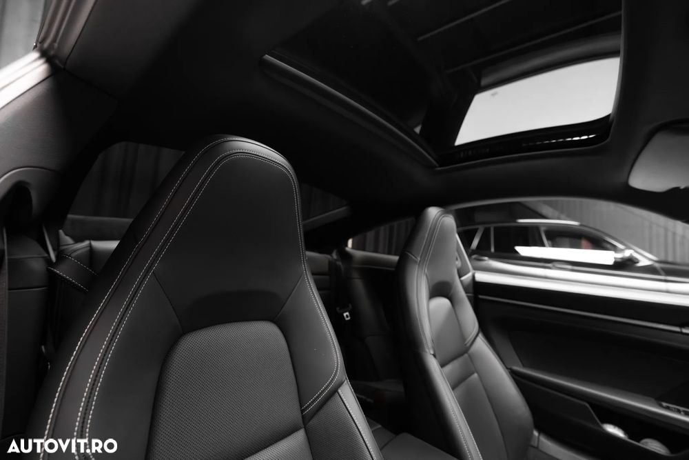 Porsche 911 4 GTS PDK - 14