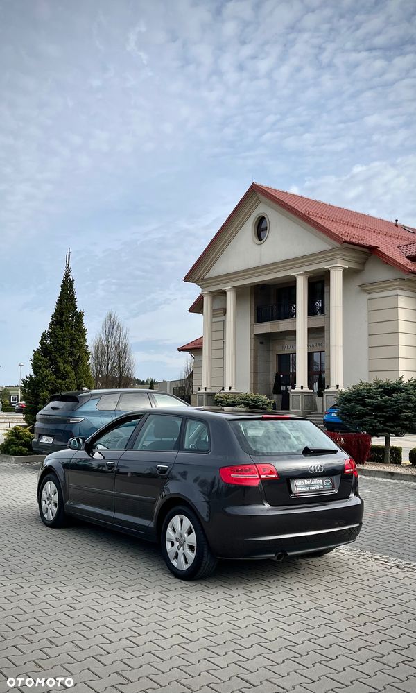 Audi A3 Sportback 1.6 TDI Attraction - 3