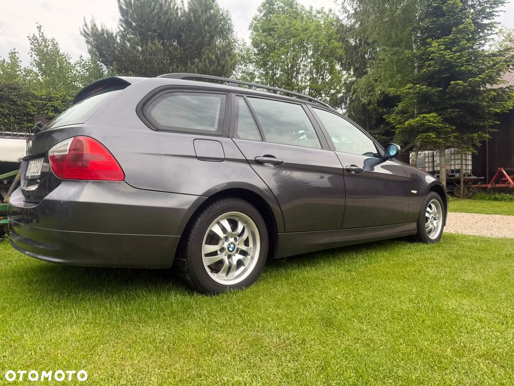 BMW Seria 3 318i - 5