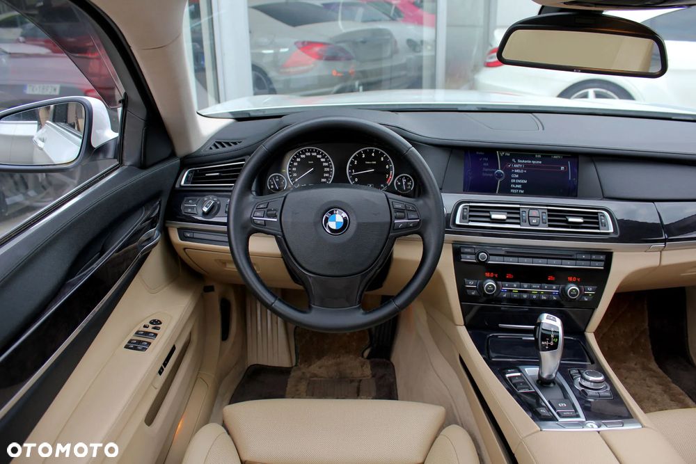 BMW Seria 7 750Li - 16