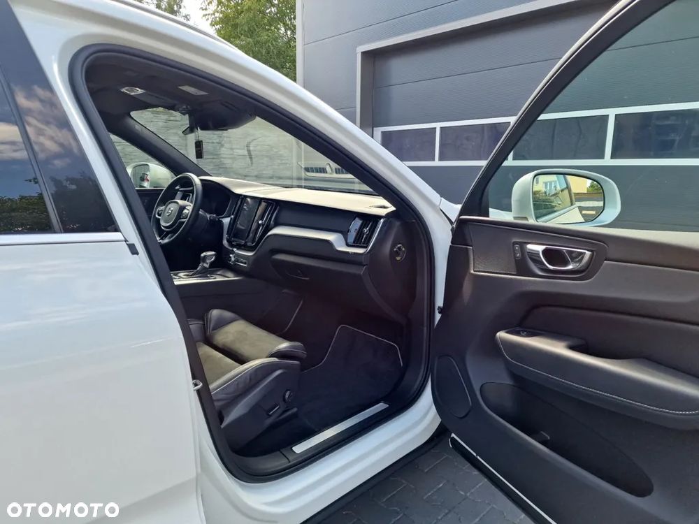 Volvo XC 60 D4 R-Design - 23