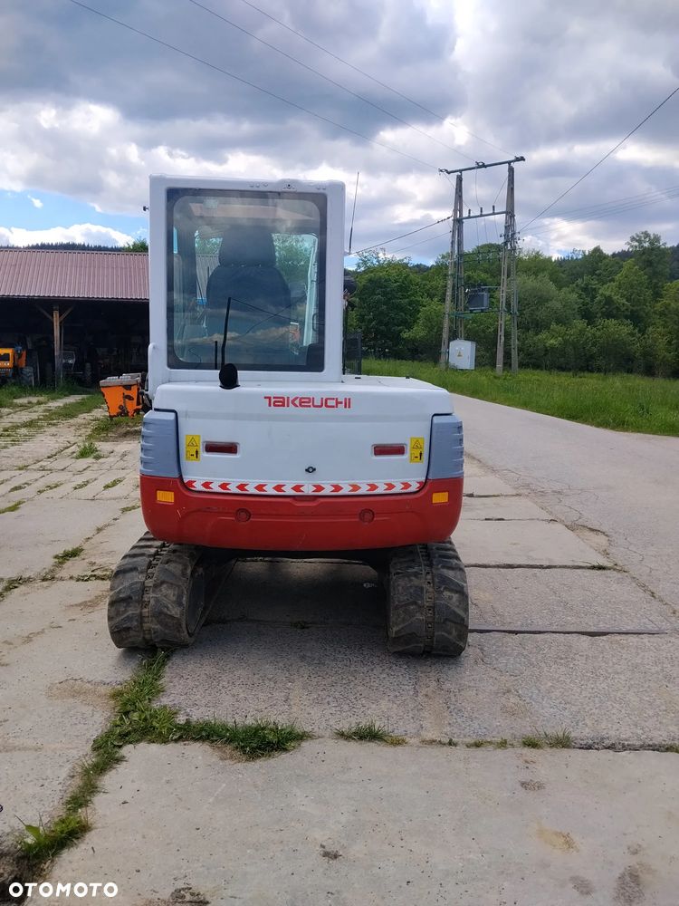 Takeuchi tb 250 - 8