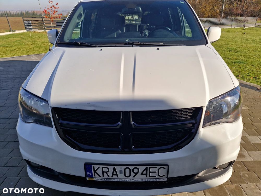Dodge Grand Caravan - 2
