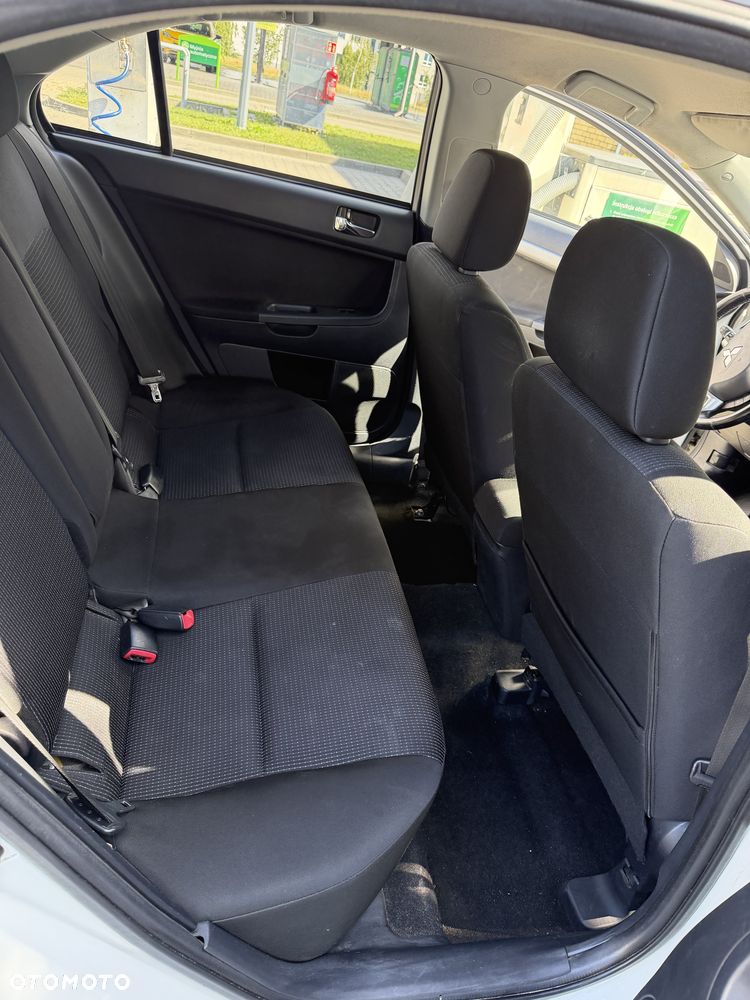 Mitsubishi Lancer 1.6 Invite - 11