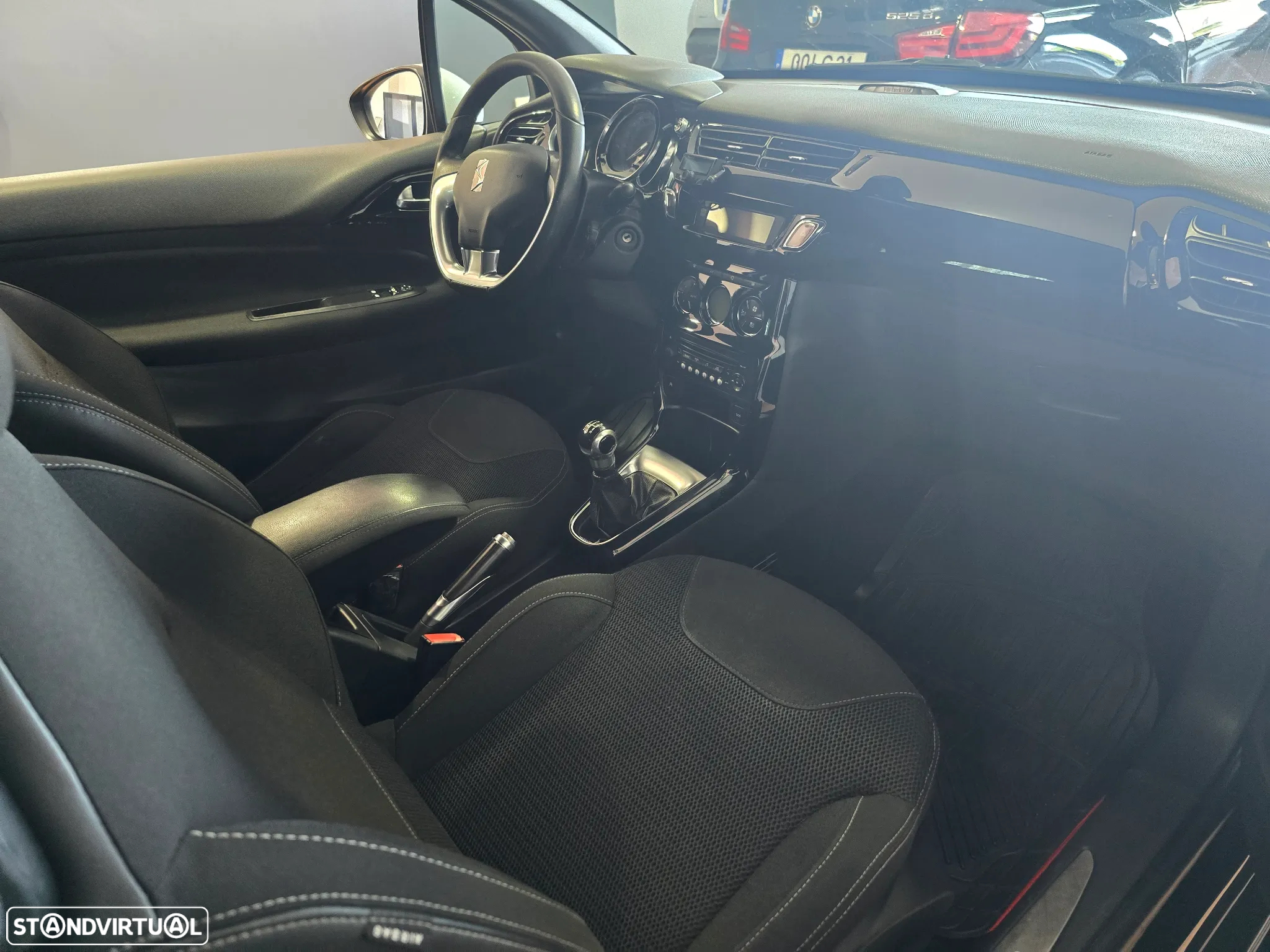 Citroën DS3 1.6 e-HDi So Chic - 11