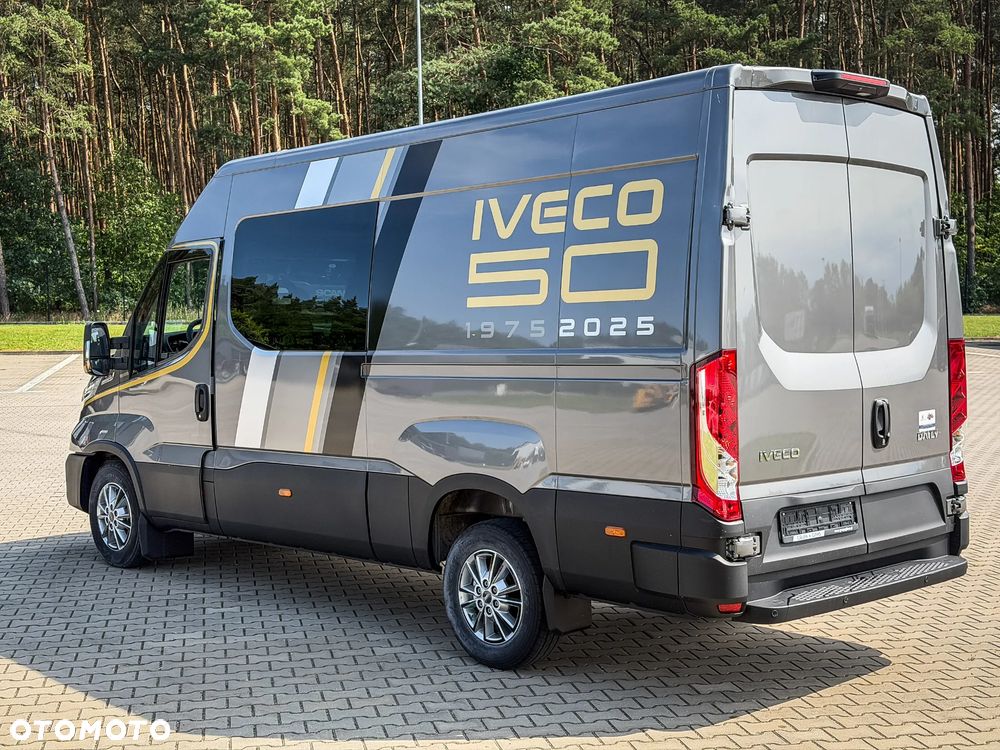 Iveco Daily 35S16A8 V - Furgon Brygadowy 7 osobowy 50 Lecie IVECO od ręki - 13