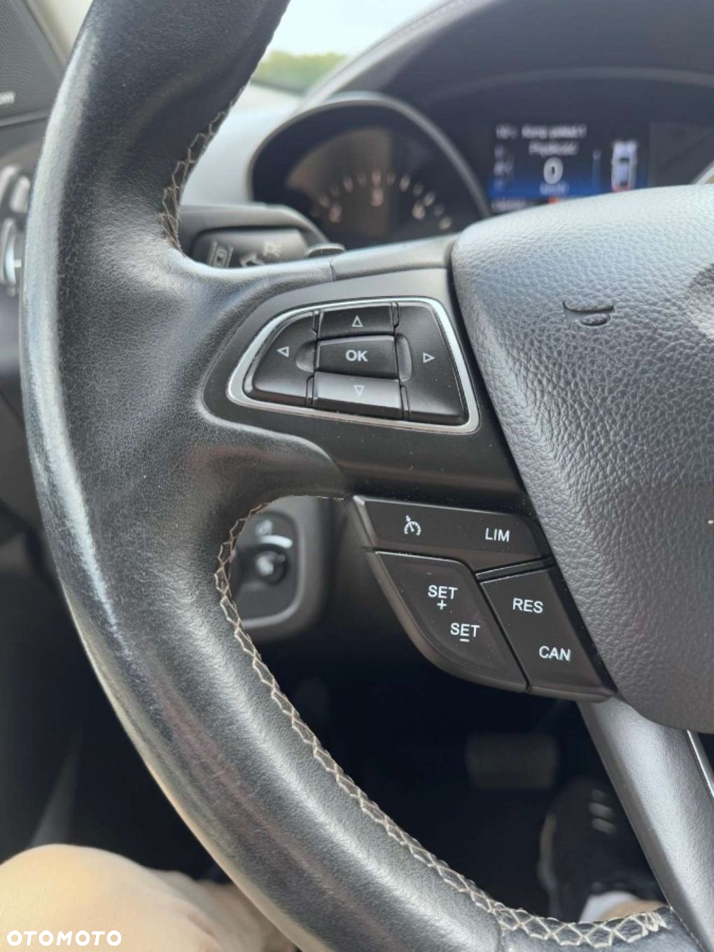 Ford Kuga - 25