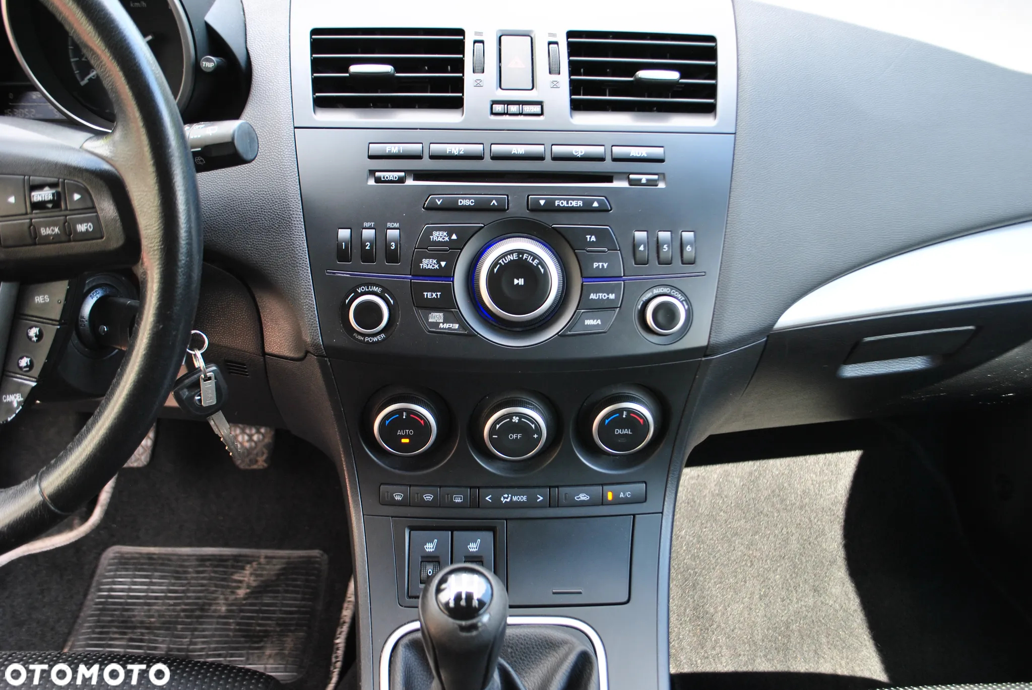 Mazda 3 1.6 Exclusive + - 25