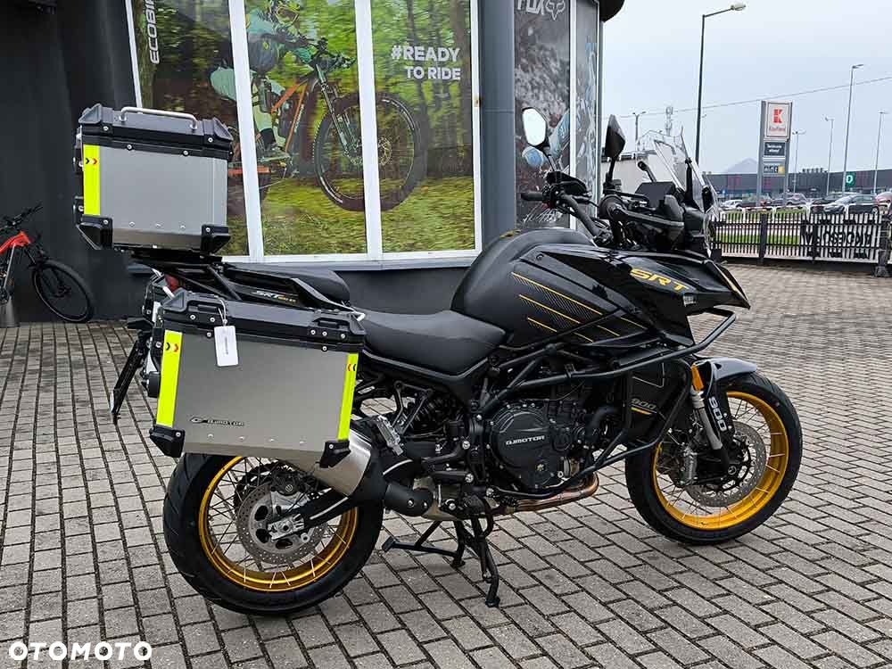 QJMOTOR SRT900SX - 6