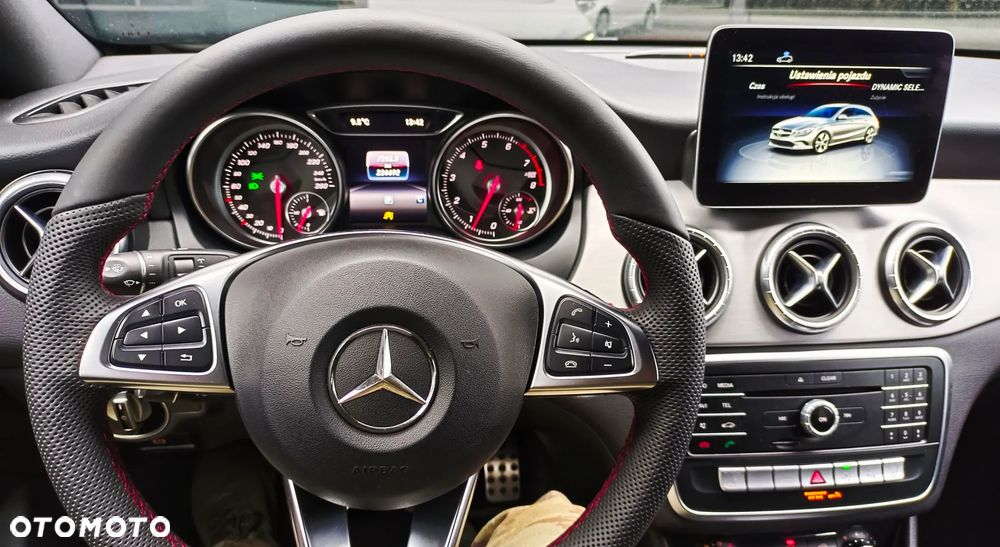 Mercedes-Benz CLA 200 AMG Line - 23