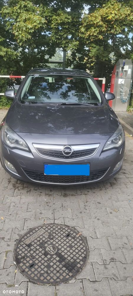 Opel Astra 2010 photo 4