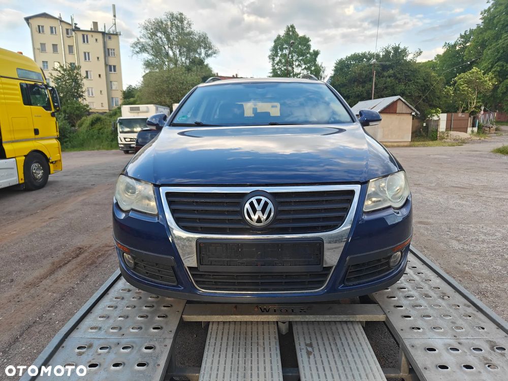Volkswagen Passat 1.6 FSI Comfortline - 1