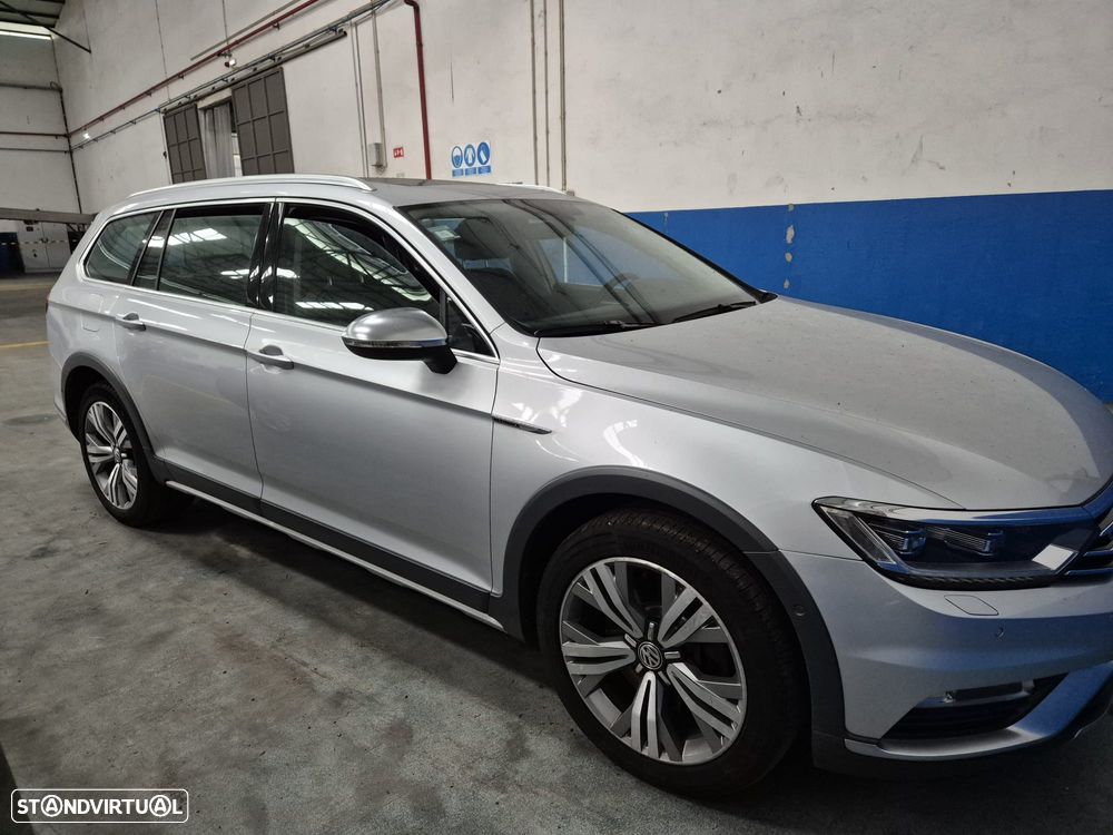 VW Passat Variant 2.0 TDI R-Line DSG 4Motion - 1