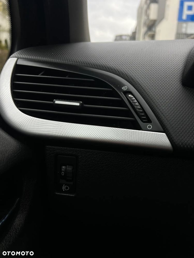 Peugeot 207 - 19
