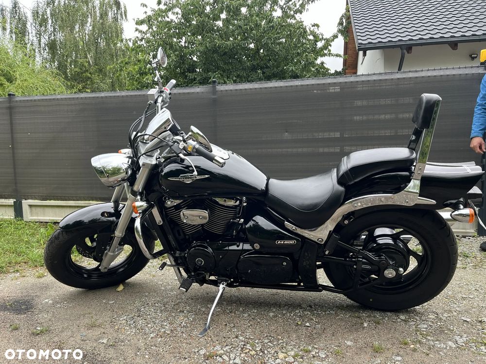 Suzuki Intruder - 1