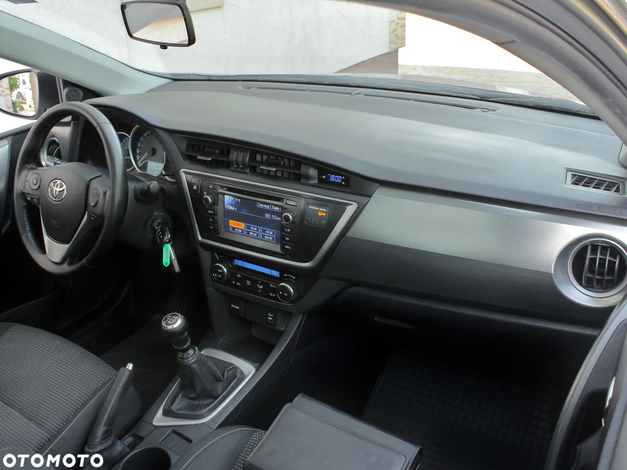 Toyota Auris 1.6 Premium - 18