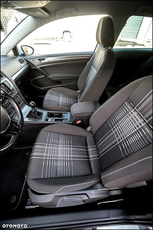 Volkswagen Golf - 33