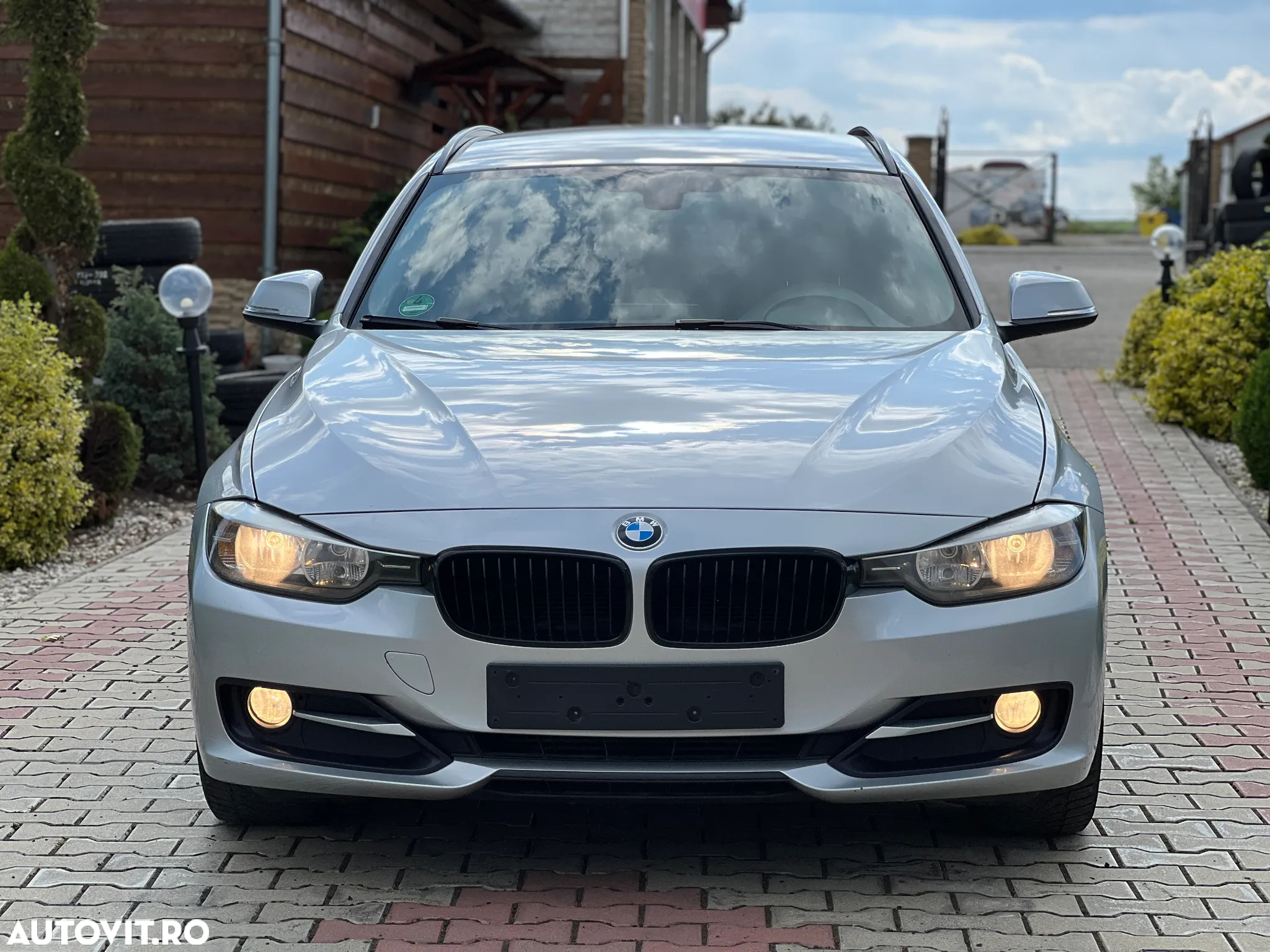 BMW Seria 3 318d Touring - 9