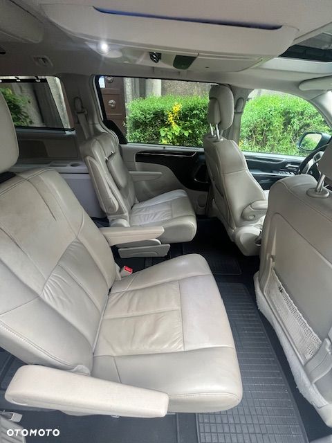 Chrysler Town & Country 3.6 Limited - 14