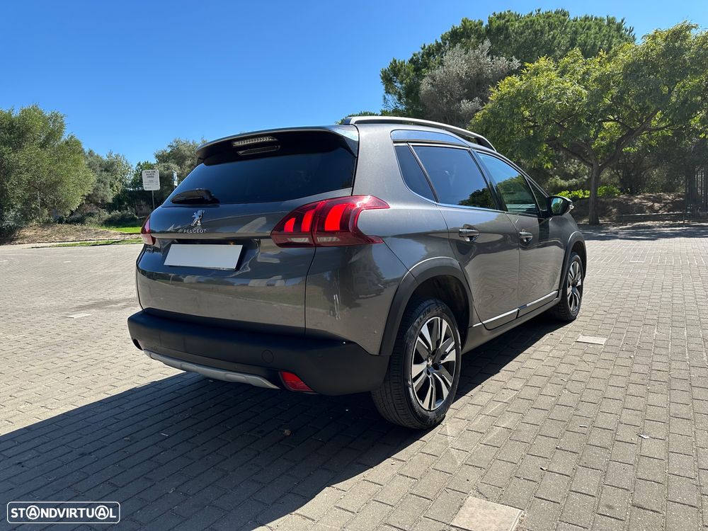 Peugeot 2008 1.2 PureTech Allure EAT6 - 5