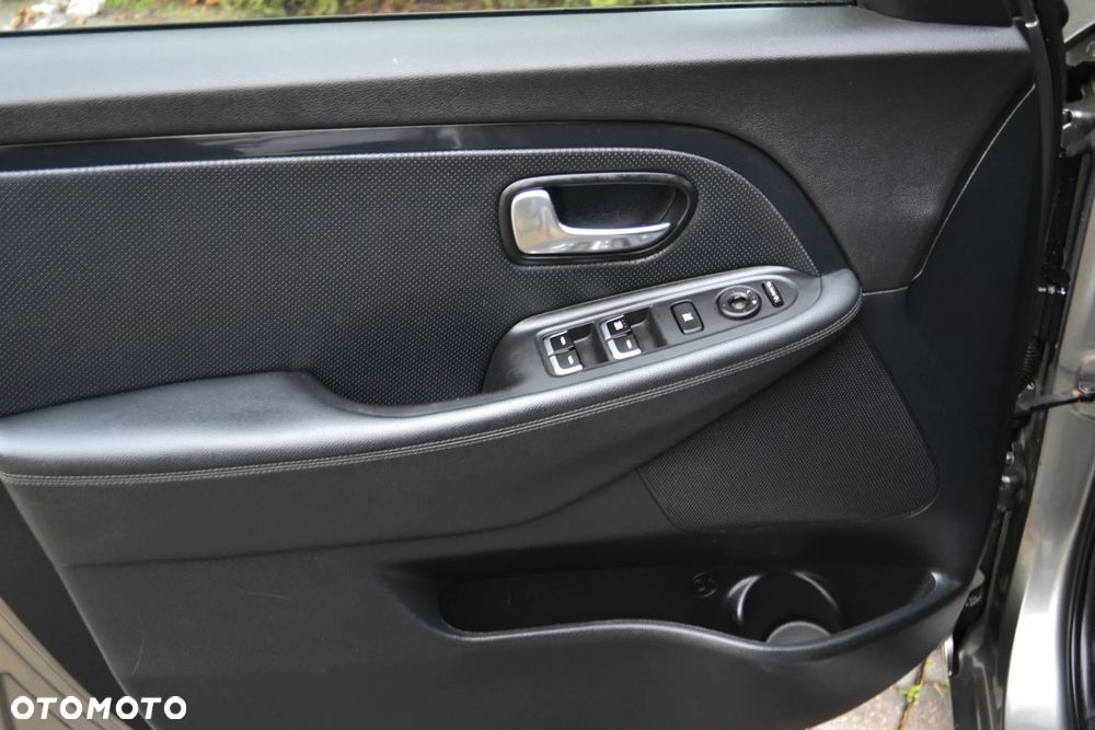 Kia Carens 1.7 CRDi Business Line 7os 7DCT - 26