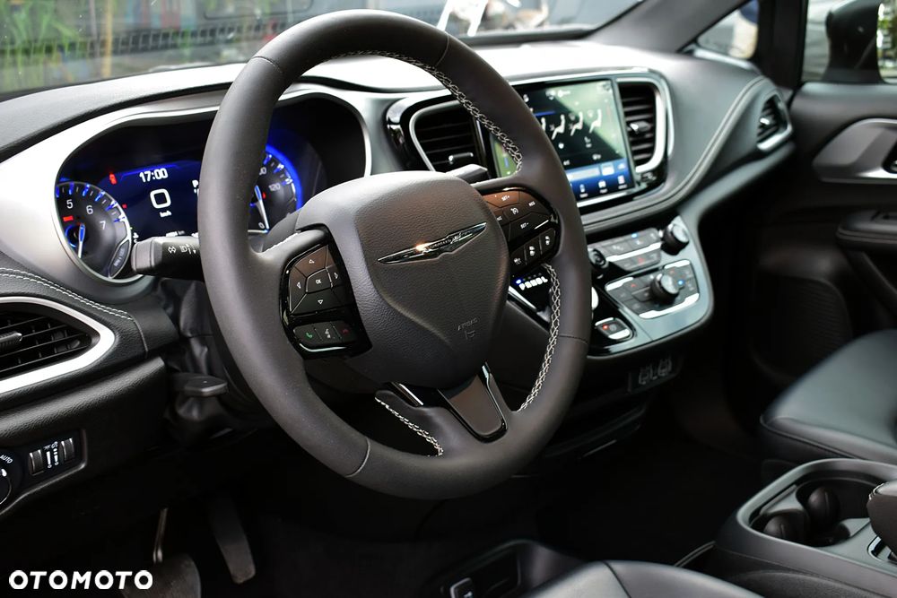 Chrysler Pacifica - 4