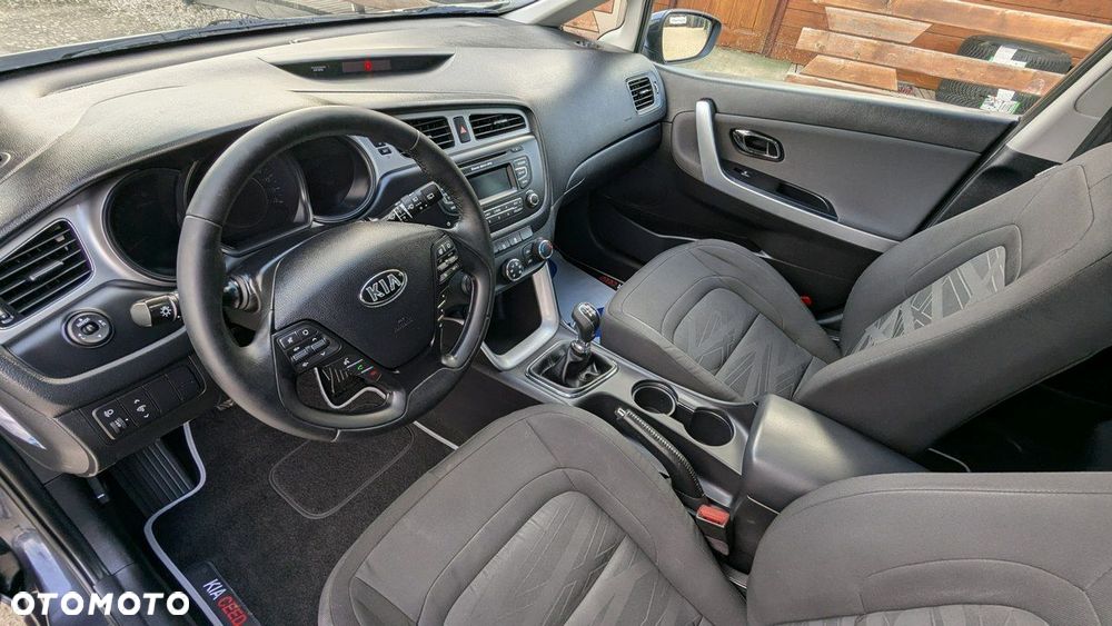 Kia Ceed - 12
